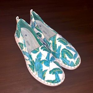 Clarks Cloudsteppers Palm Print Sneakers